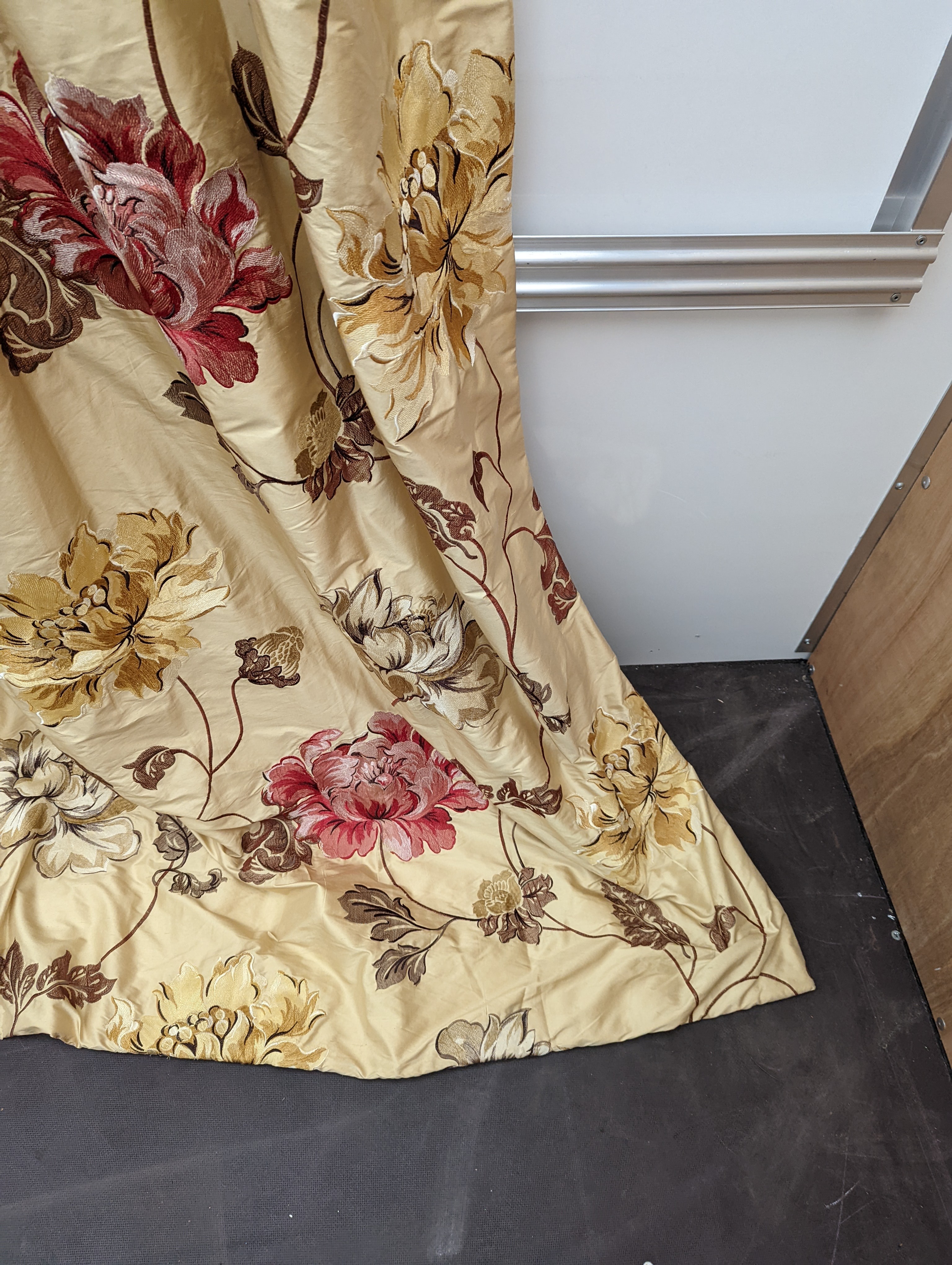 A pair of floral lined curtains. Approximate measurements: Width of top 110cm, Width of bottom 220cm Length 250cm